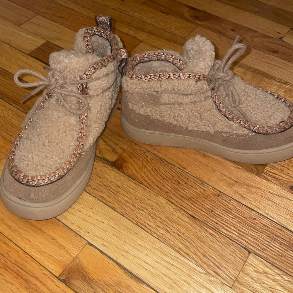 Zara kids, faux shearling shoes, size 28 (US 11) tan color